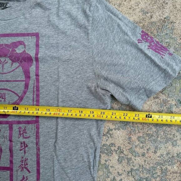 Nike Kobe Bryant Year of The Black Mamba Y2K Shirt - Picture 2 of 3